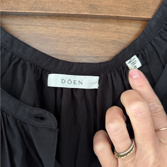 Doen Black Button-Up Blouse - Picture 2 of 3